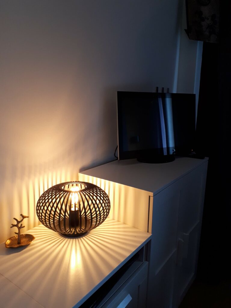 Laura's HI Design Interieurontwerp kleuradvies slaapkamer wandmeubel verlichting tafellamp lichtplan zwart wit