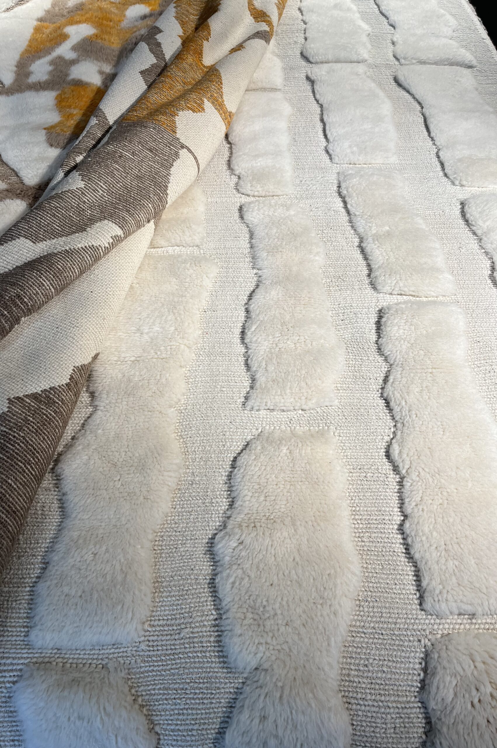 Laura's HI Design blog vloerkleed interieurontwerper design interieurontwerp interieuradvies kleur kleuradvies bouwkundig bouwtekening zacht wol oker beige bruin fluffy
