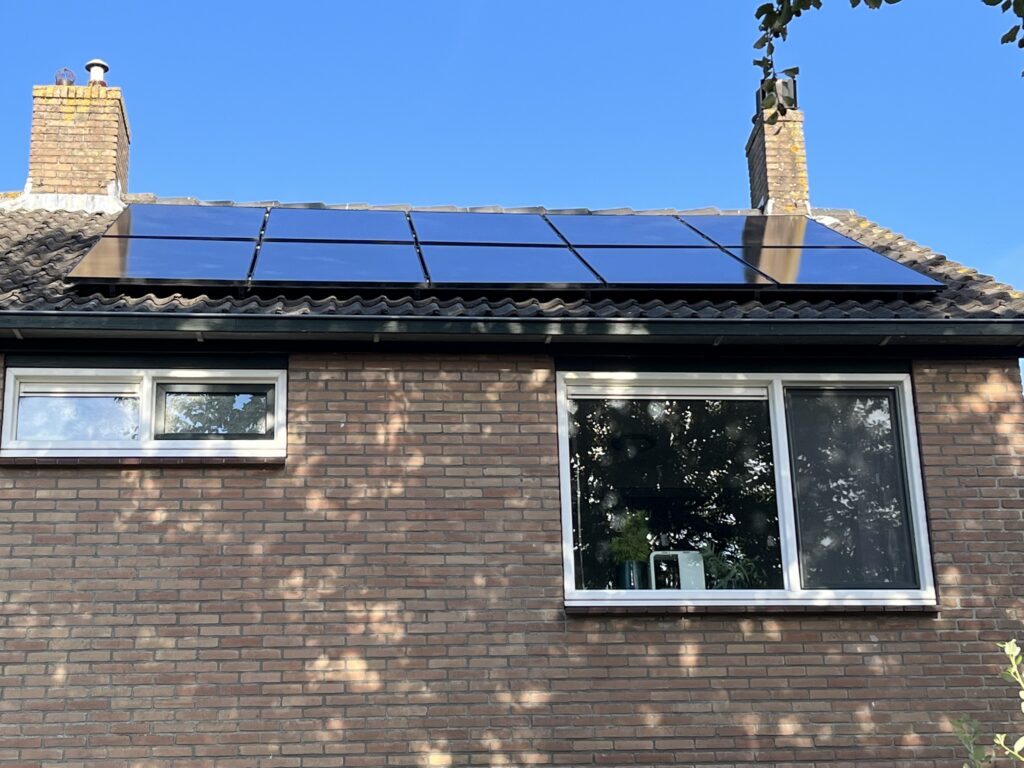Laura's HI Design Bouwkundige bouwtekening duurzaam zonnepanelen interieurontwerp lichtplan kleuradvies dak schoorsteen gevel kozijn